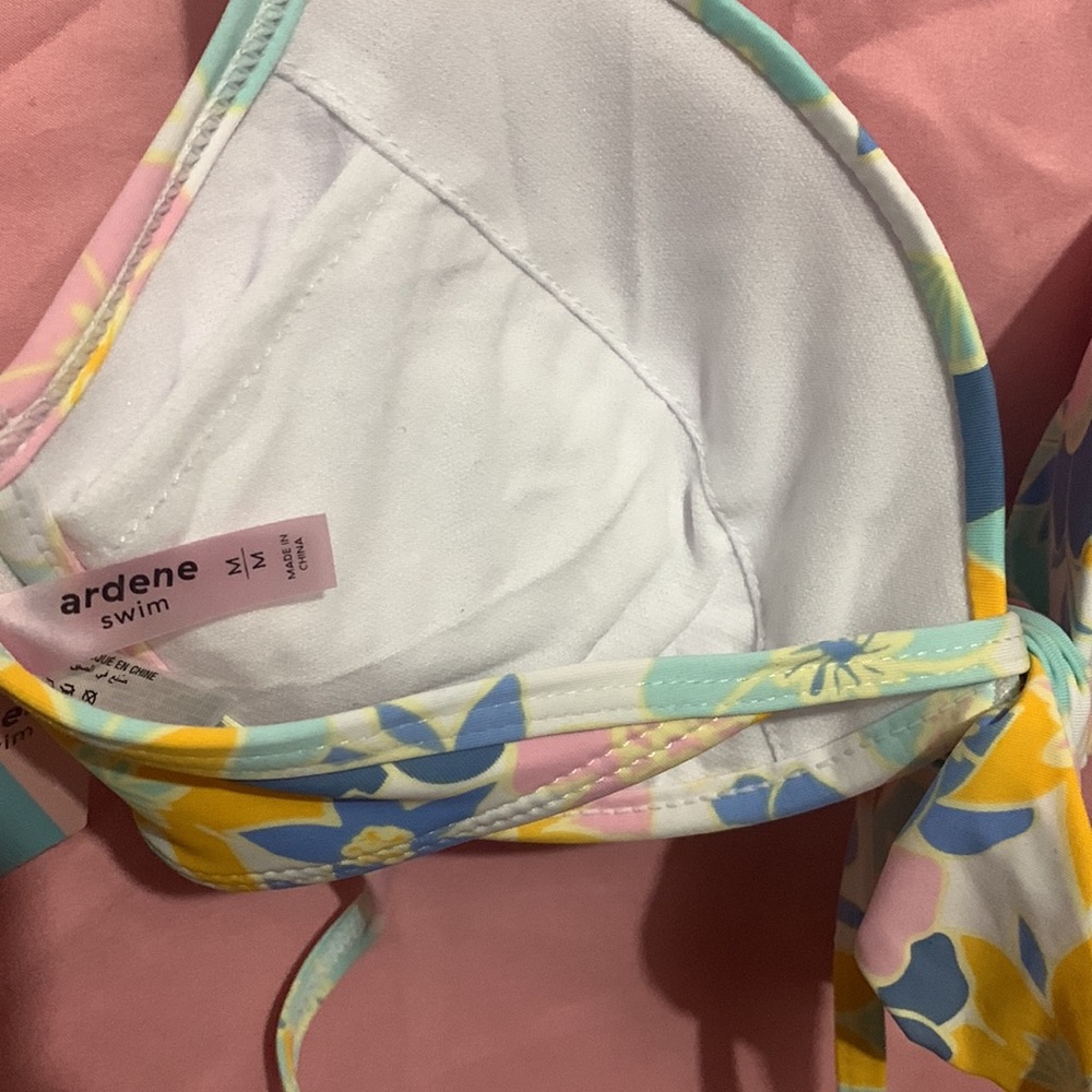 Two piece swimming suit top M size & bottom Large. Adjust on back & shoulder - Picture 5 of 8